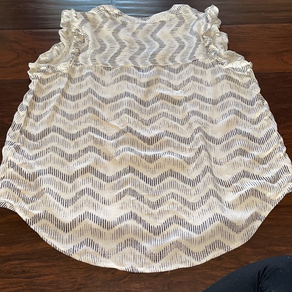 Women’s Top - Picture 2 of 3